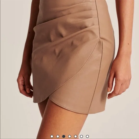 Abercrombie &amp; Fitch Tan Faux Leather Mini Skirt sz XS