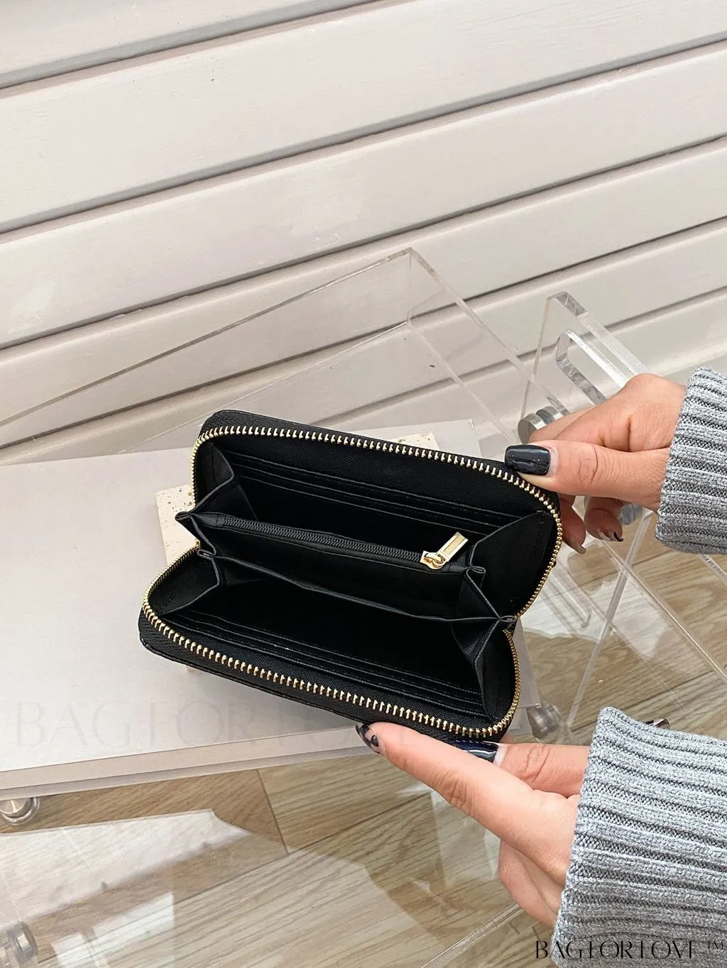 BagForLove - Chic & Lightweight Stone Pattern Embossed Long Wallet for Women with Zipper Closure