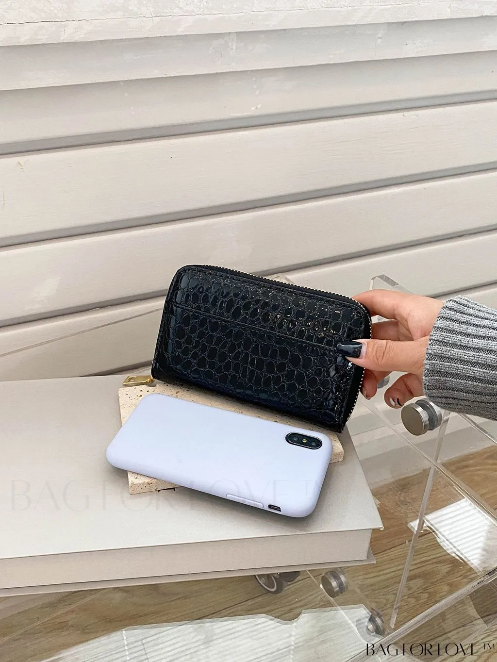 BagForLove - Chic & Lightweight Stone Pattern Embossed Long Wallet for Women with Zipper Closure