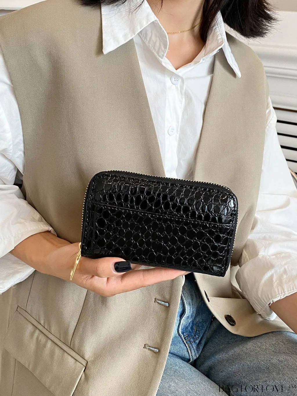 BagForLove - Chic & Lightweight Stone Pattern Embossed Long Wallet for Women with Zipper Closure