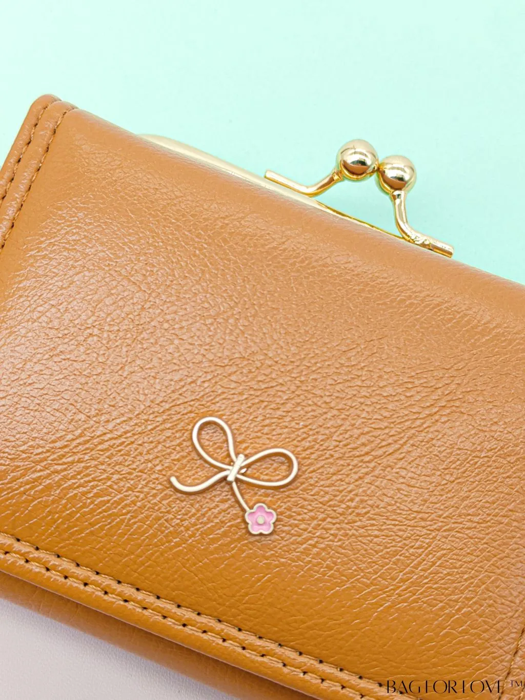 BagForLove - Chic Litchi Embossed Bow Small Wallet with Kiss Lock Closure - Fashionably Elegant PU