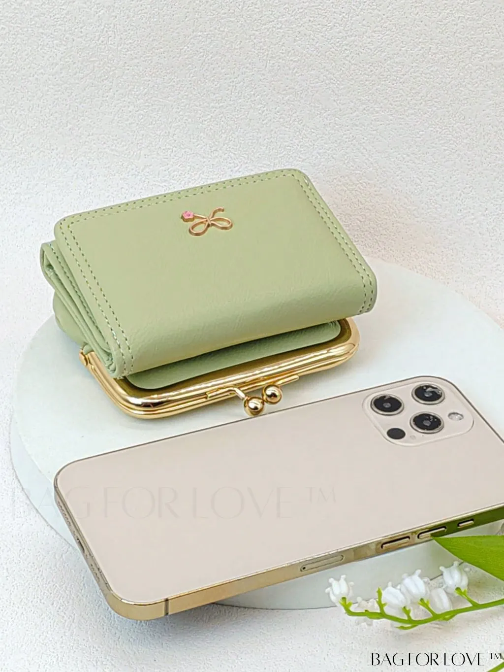 BagForLove - Chic Litchi Embossed Bow Small Wallet with Kiss Lock Closure - Fashionably Elegant PU