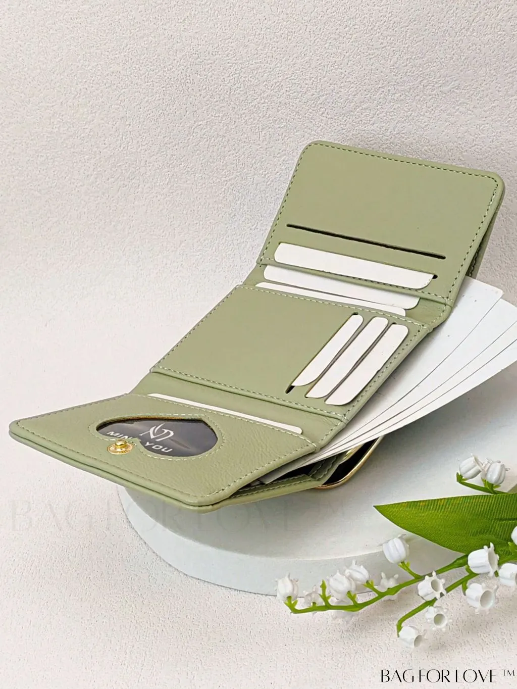 BagForLove - Chic Litchi Embossed Bow Small Wallet with Kiss Lock Closure - Fashionably Elegant PU