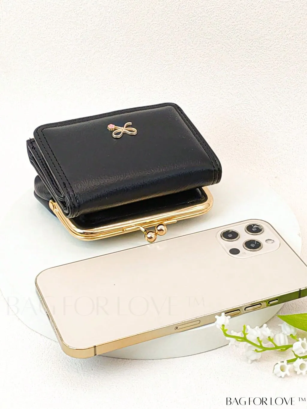BagForLove - Chic Litchi Embossed Bow Small Wallet with Kiss Lock Closure - Fashionably Elegant PU