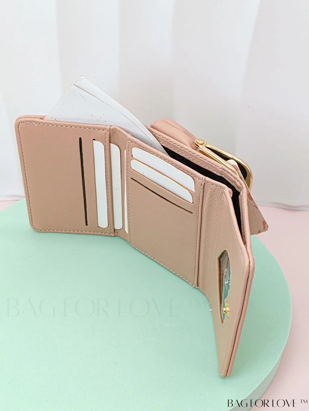 BagForLove - Chic Litchi Embossed Bow Small Wallet with Kiss Lock Closure - Fashionably Elegant PU