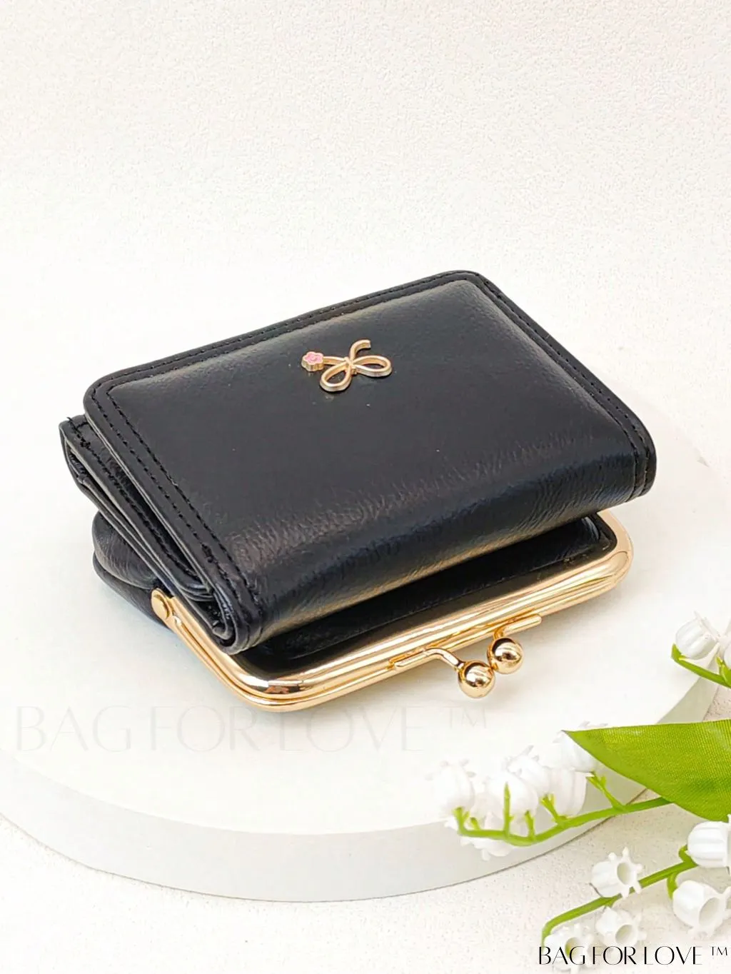 BagForLove - Chic Litchi Embossed Bow Small Wallet with Kiss Lock Closure - Fashionably Elegant PU