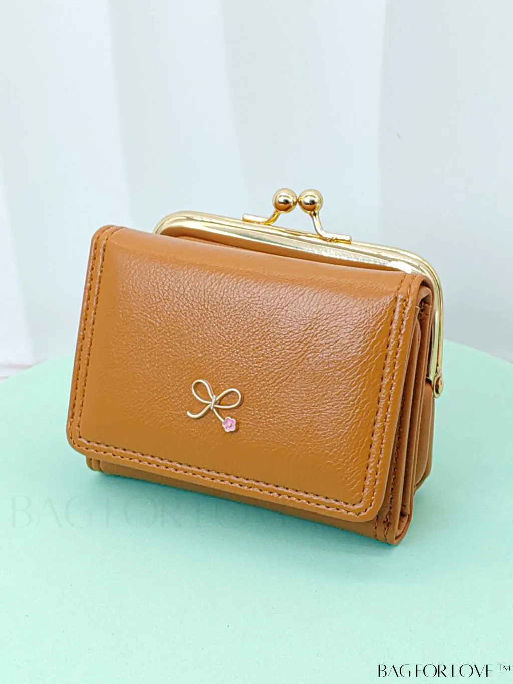 BagForLove - Chic Litchi Embossed Bow Small Wallet with Kiss Lock Closure - Fashionably Elegant PU