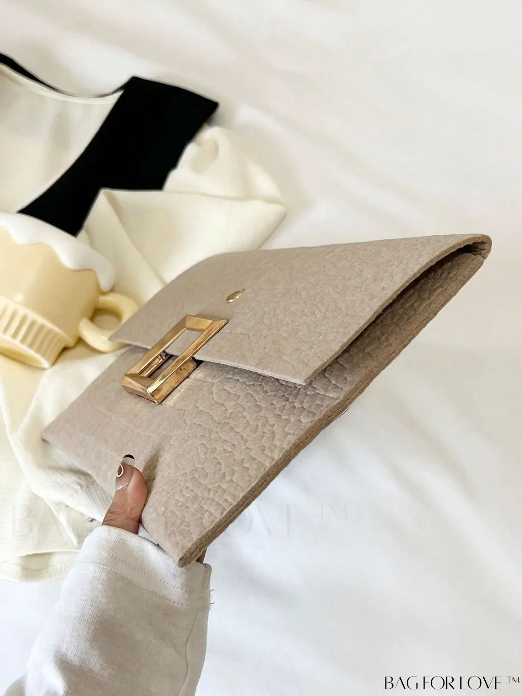 BagForLove - Crocodile-Embossed Medium Envelope Flap Bag - Elegant, Timeless Design