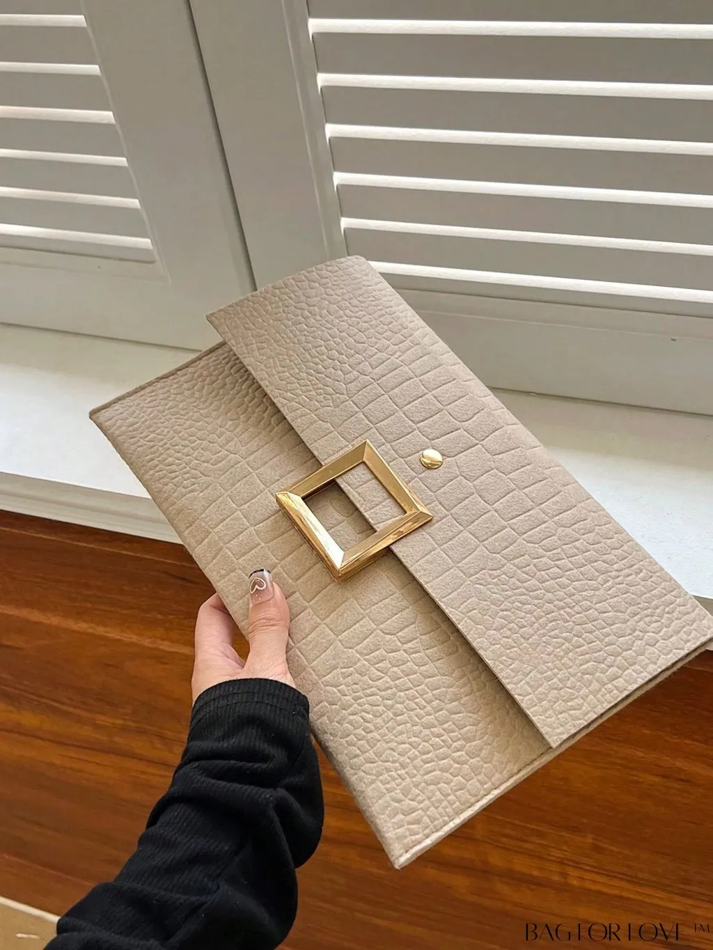 BagForLove - Crocodile-Embossed Medium Envelope Flap Bag - Elegant, Timeless Design