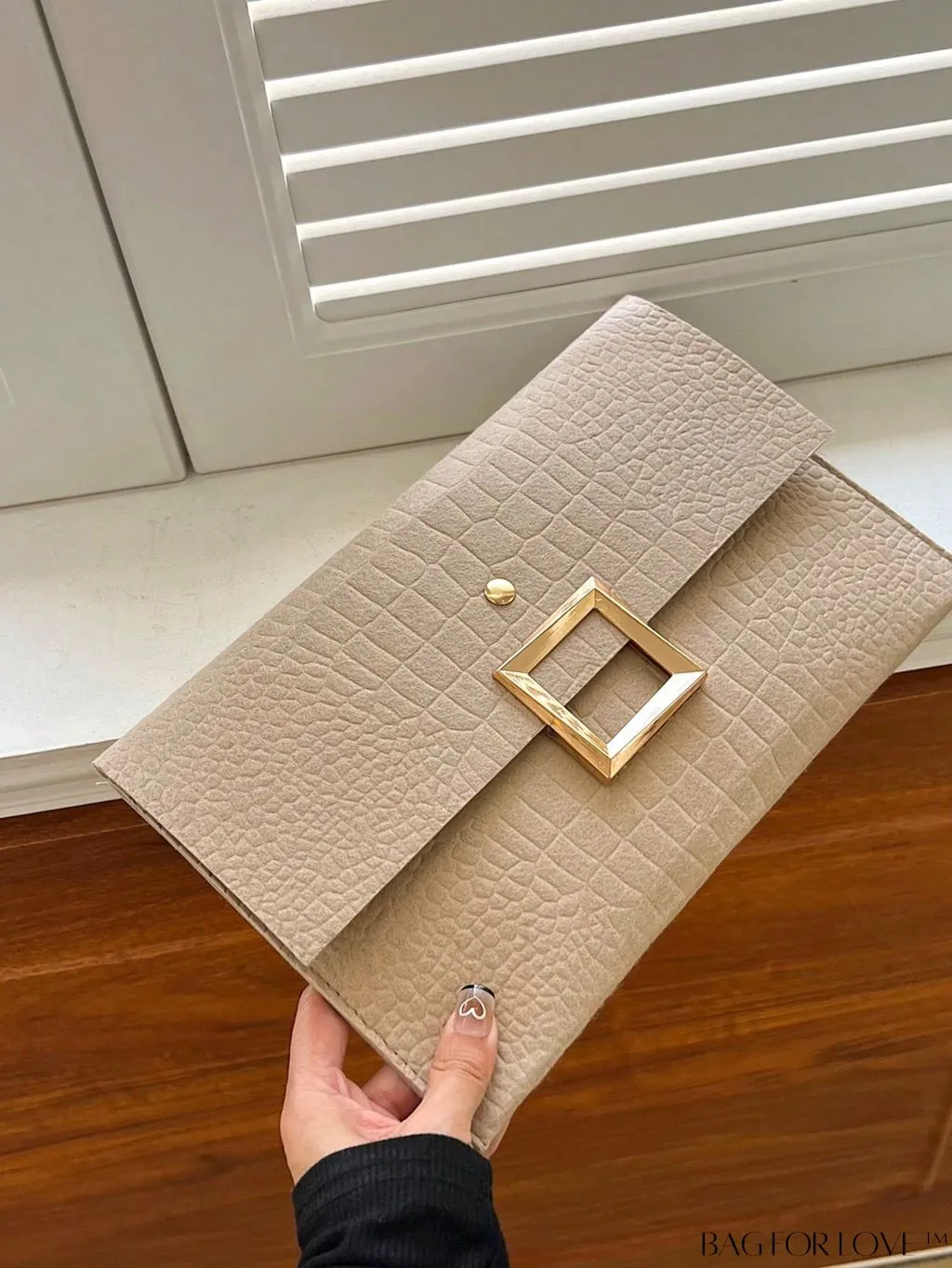 BagForLove - Crocodile-Embossed Medium Envelope Flap Bag - Elegant, Timeless Design