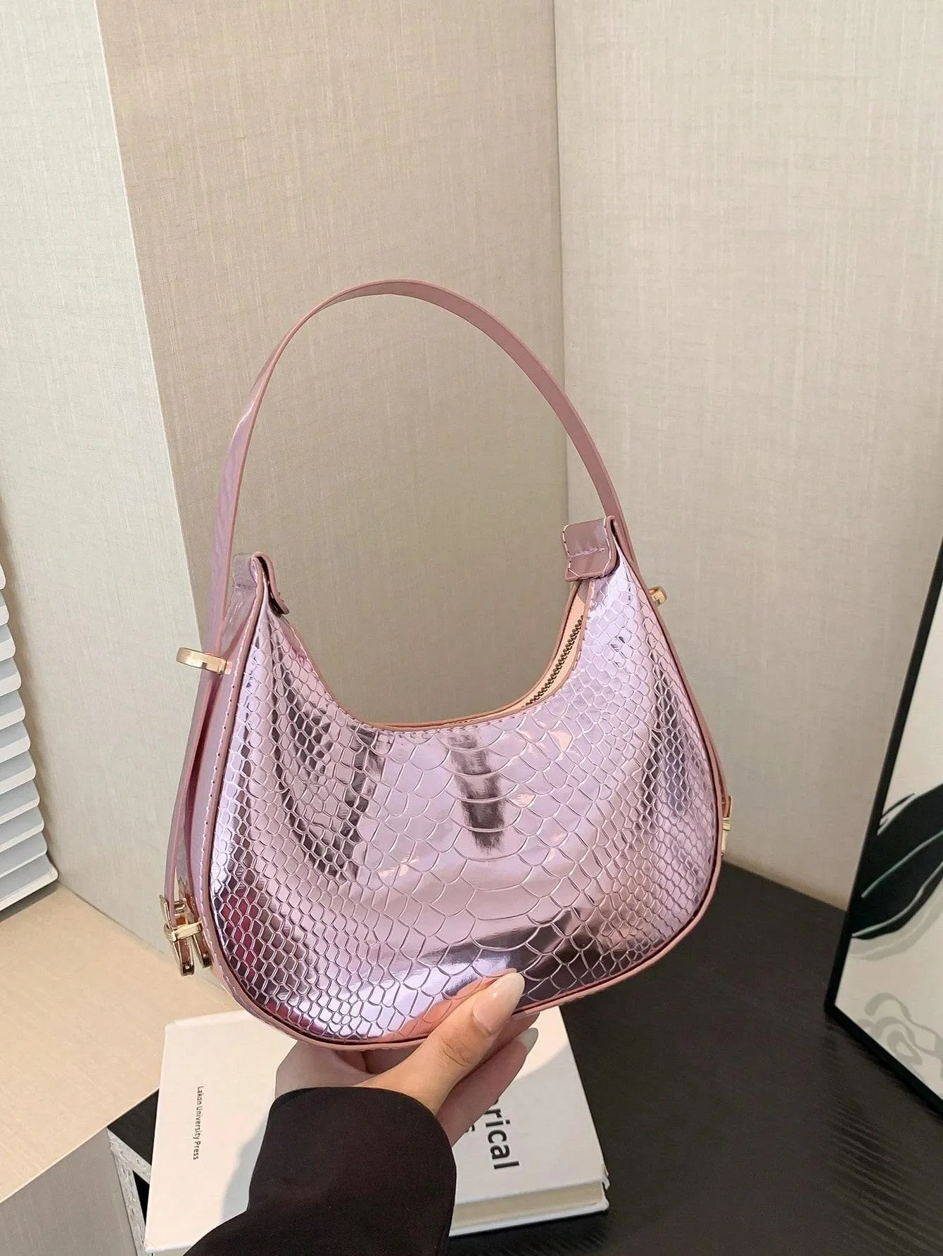 BagForLove - Elegant Crocodile Embossed Shoulder Tote