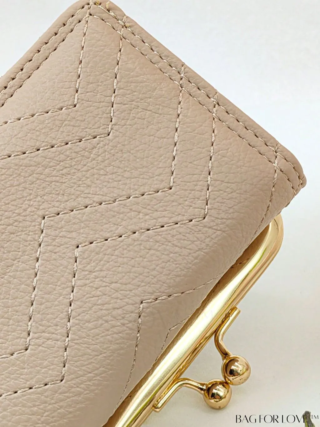 BagForLove - Embossed Litchi Small Wallet with Fashionable Stitch Detail and Kiss Lock Closure