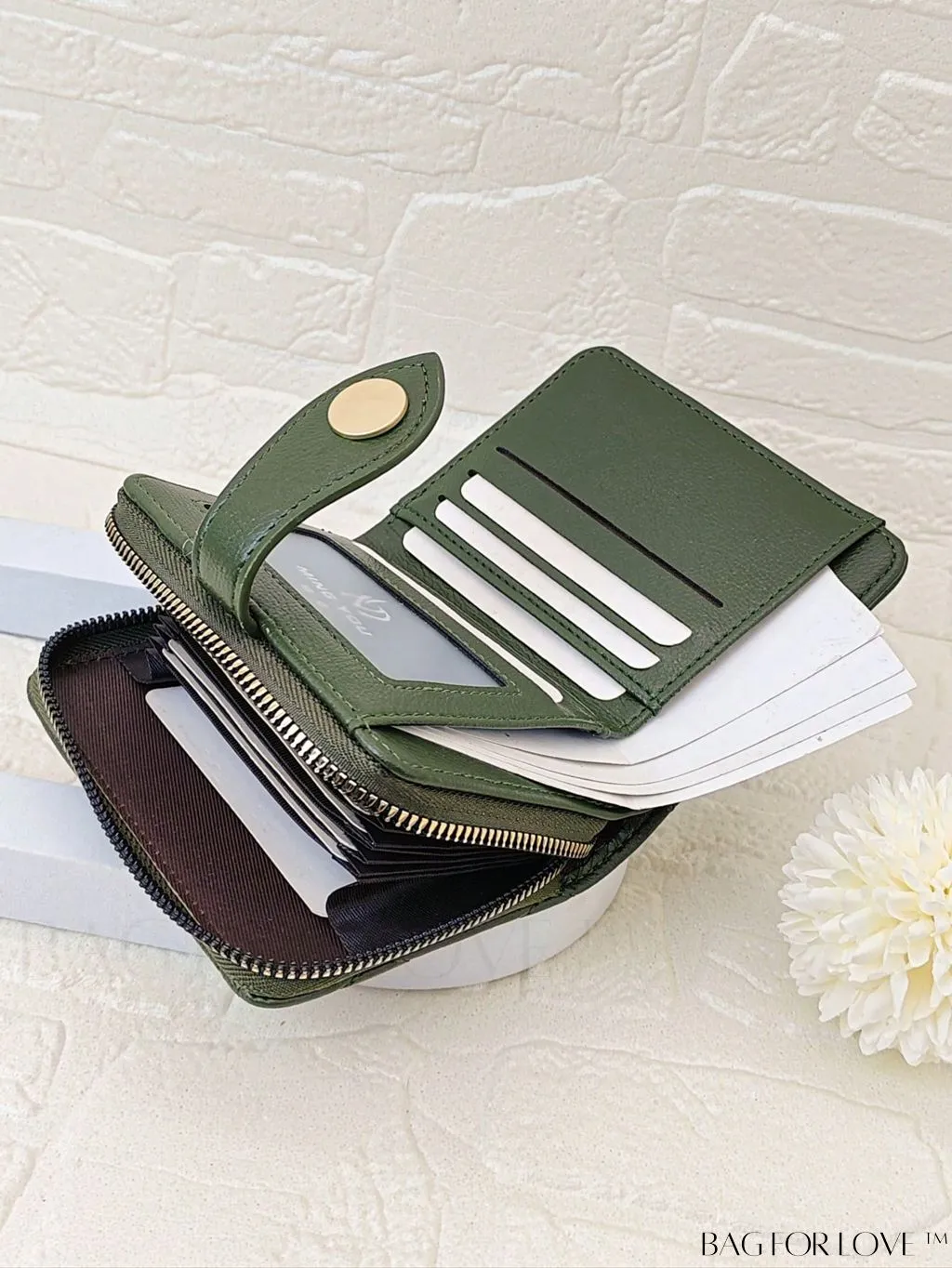 BagForLove - Fashionable Litchi Embossed Small Quilted Wallet with Zipper Detail â Premium PU Material