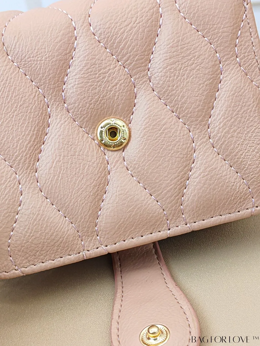 BagForLove - Fashionable Litchi Embossed Small Quilted Wallet with Zipper Detail â Premium PU Material