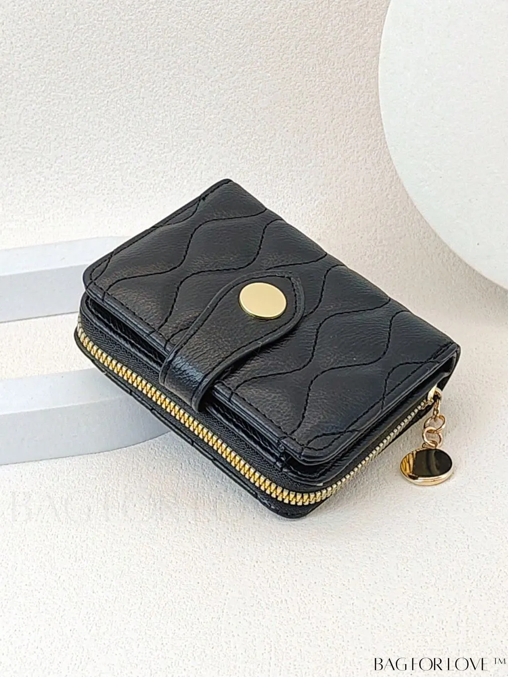 BagForLove - Fashionable Litchi Embossed Small Quilted Wallet with Zipper Detail â Premium PU Material