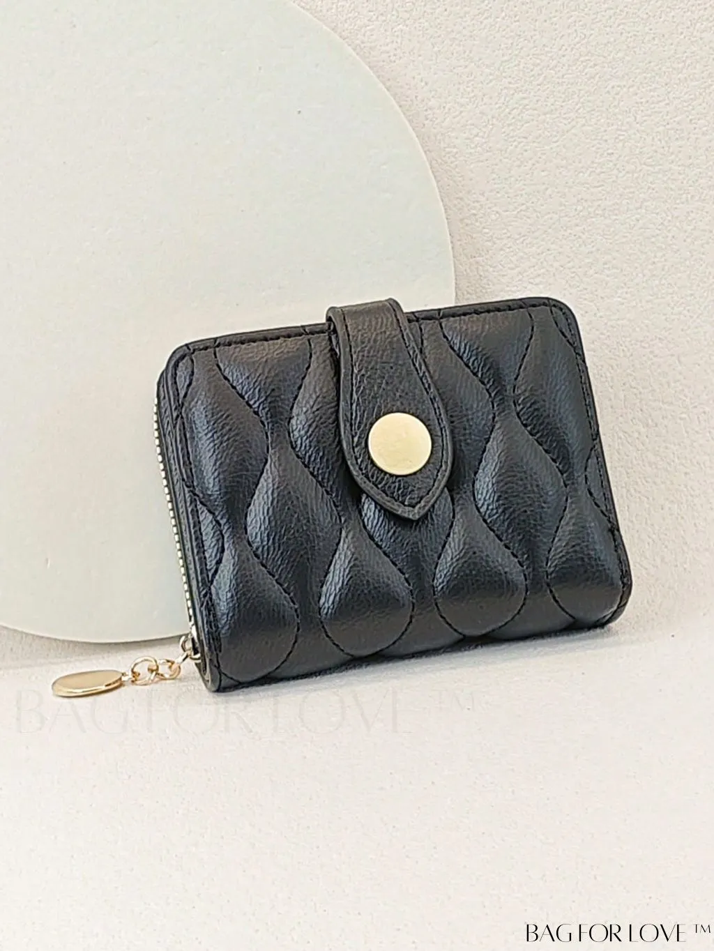 BagForLove - Fashionable Litchi Embossed Small Quilted Wallet with Zipper Detail â Premium PU Material