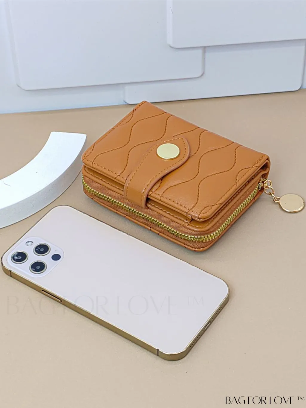 BagForLove - Fashionable Litchi Embossed Small Quilted Wallet with Zipper Detail â Premium PU Material