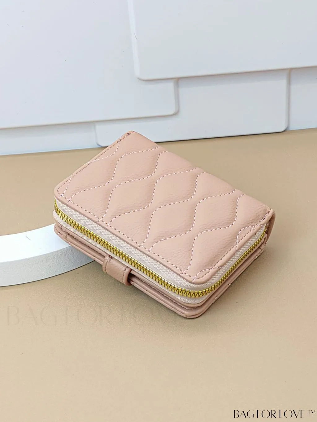 BagForLove - Fashionable Litchi Embossed Small Quilted Wallet with Zipper Detail â Premium PU Material