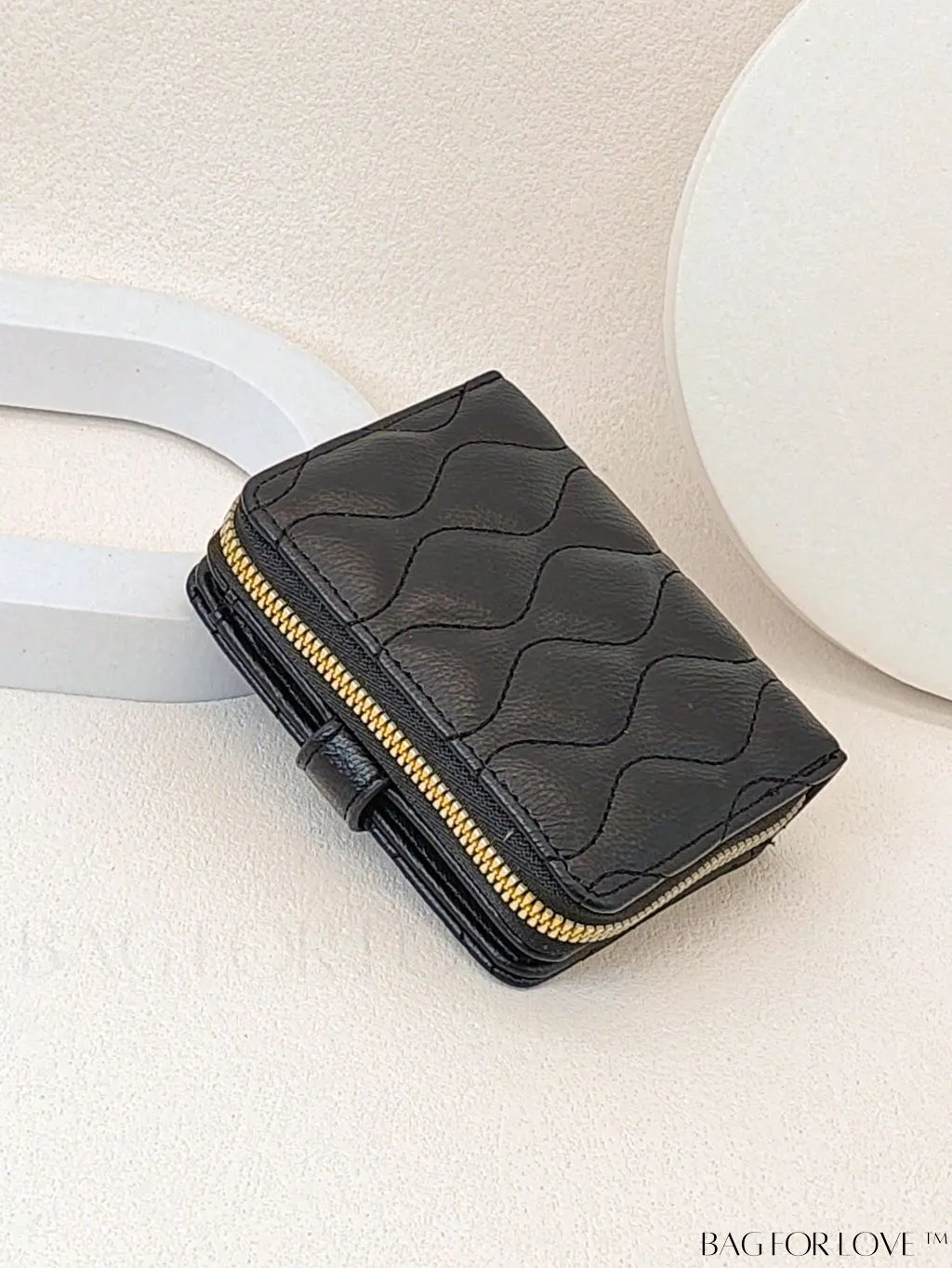 BagForLove - Fashionable Litchi Embossed Small Quilted Wallet with Zipper Detail â Premium PU Material