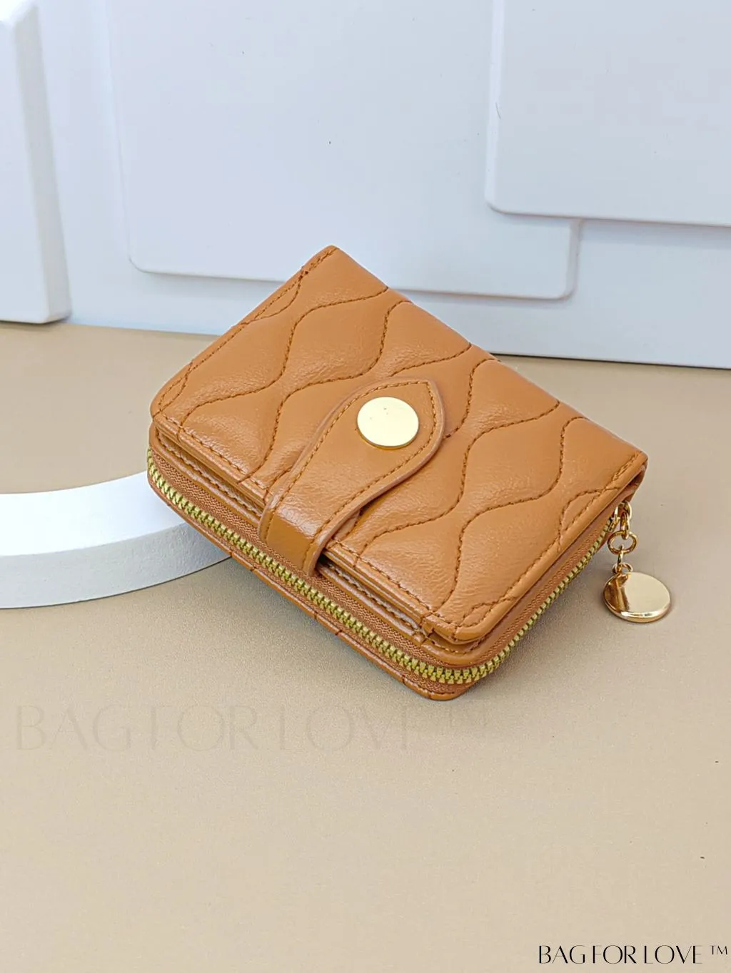 BagForLove - Fashionable Litchi Embossed Small Quilted Wallet with Zipper Detail â Premium PU Material