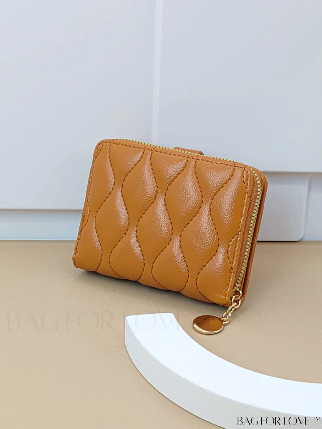 BagForLove - Fashionable Litchi Embossed Small Quilted Wallet with Zipper Detail â Premium PU Material
