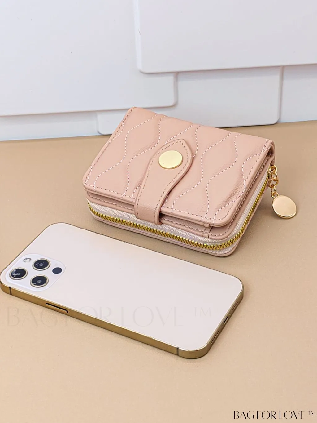 BagForLove - Fashionable Litchi Embossed Small Quilted Wallet with Zipper Detail â Premium PU Material