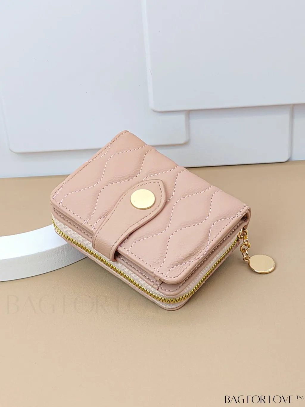 BagForLove - Fashionable Litchi Embossed Small Quilted Wallet with Zipper Detail â Premium PU Material