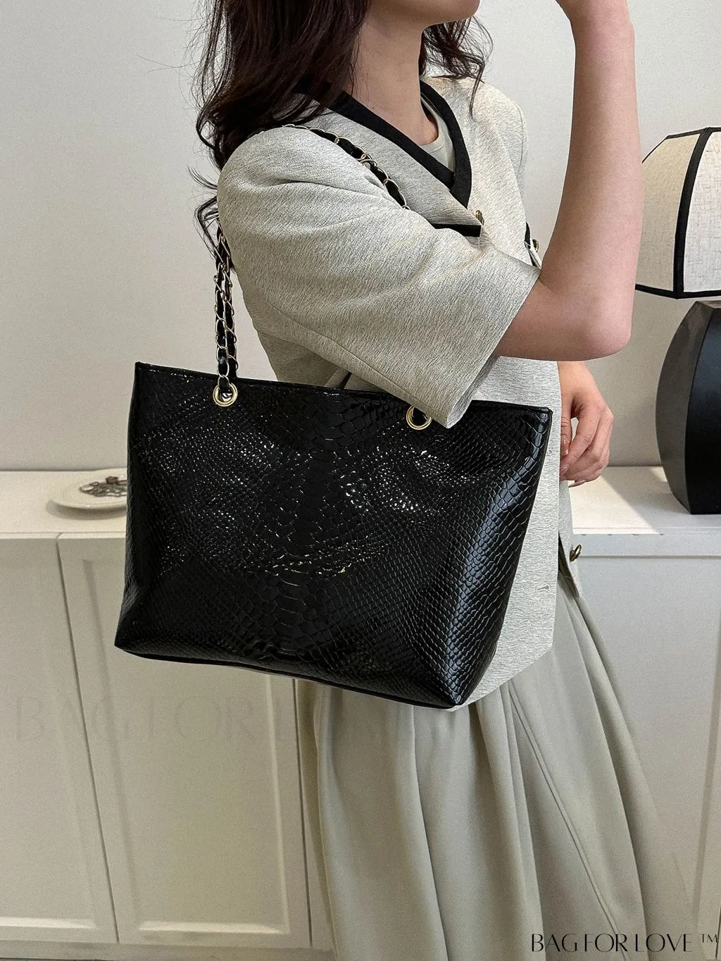 BagForLove - Versatile Summer Tote: Stylish Crocodile-Embossed Shoulder Bag with Spacious Capacity