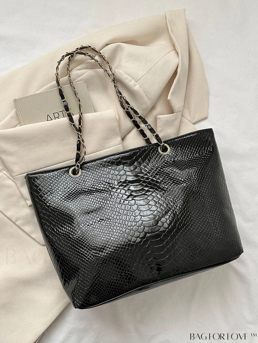 BagForLove - Versatile Summer Tote: Stylish Crocodile-Embossed Shoulder Bag with Spacious Capacity