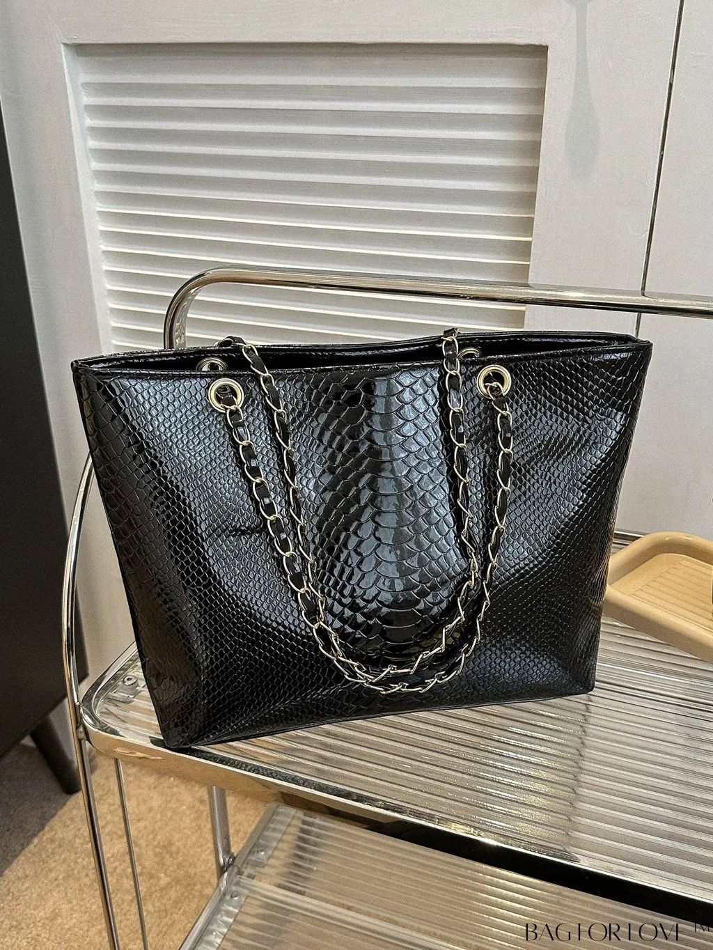 BagForLove - Versatile Summer Tote: Stylish Crocodile-Embossed Shoulder Bag with Spacious Capacity