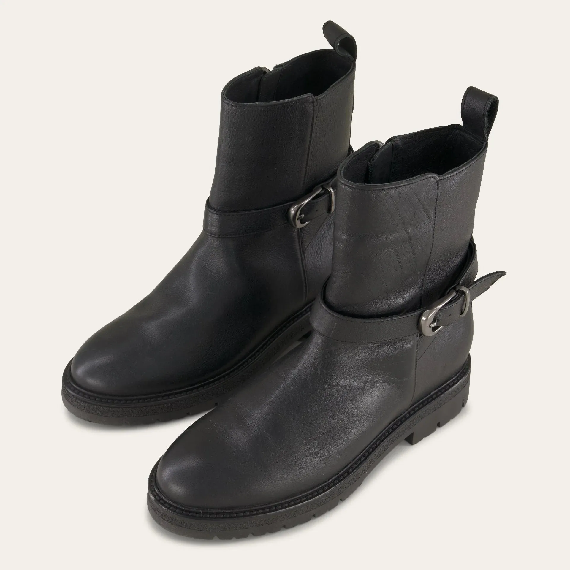 Chalmers | Water Resistant | Leather | Black
