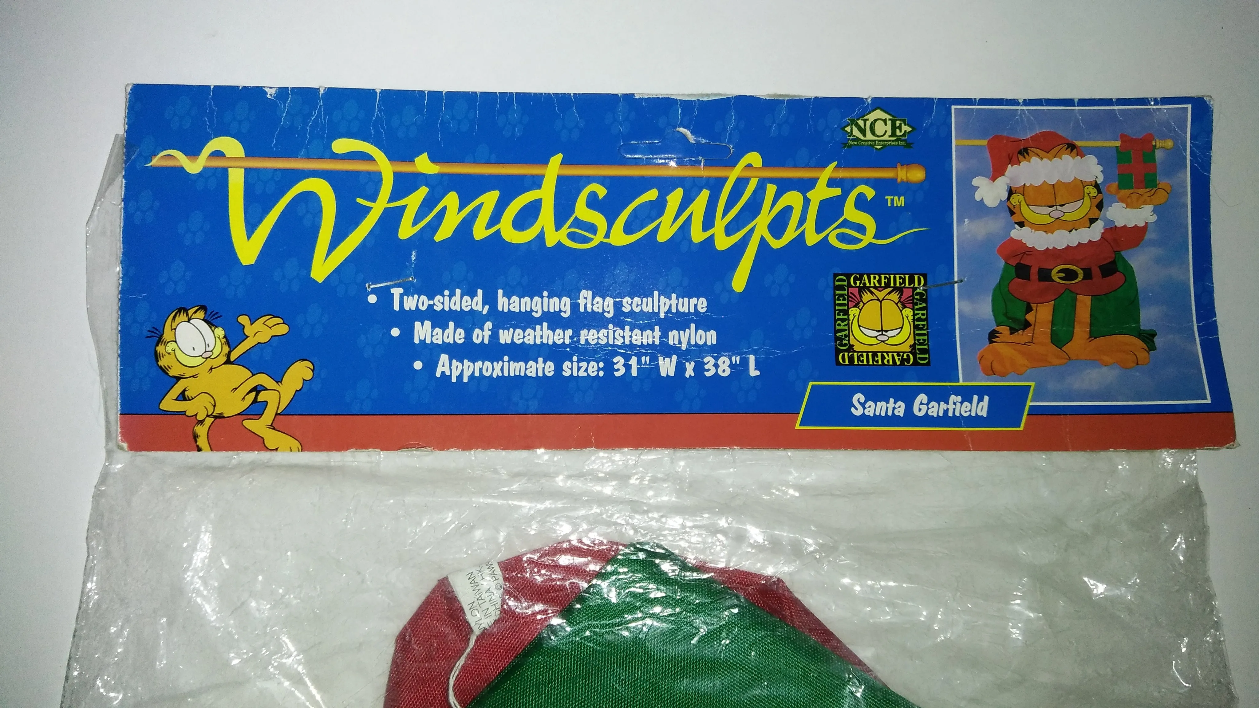 Garfield Windsculpts Flag Santa