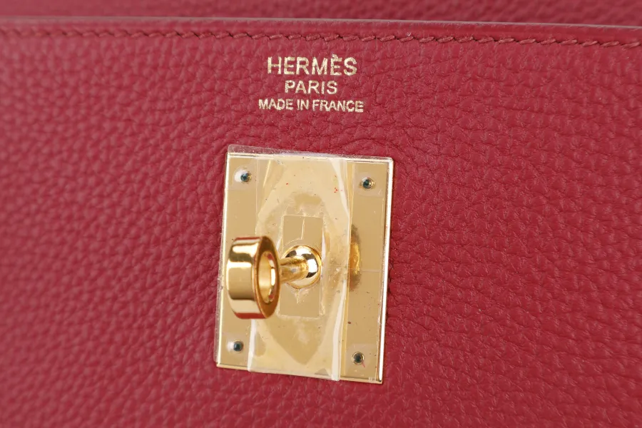 HERMES KELLY 32 RUBIS TOGO GOLD HARDWARE STAMP T (2015) WITH KEYS & LOCK, RAINCOAT, STRAPS , DUST COVER AND BOX