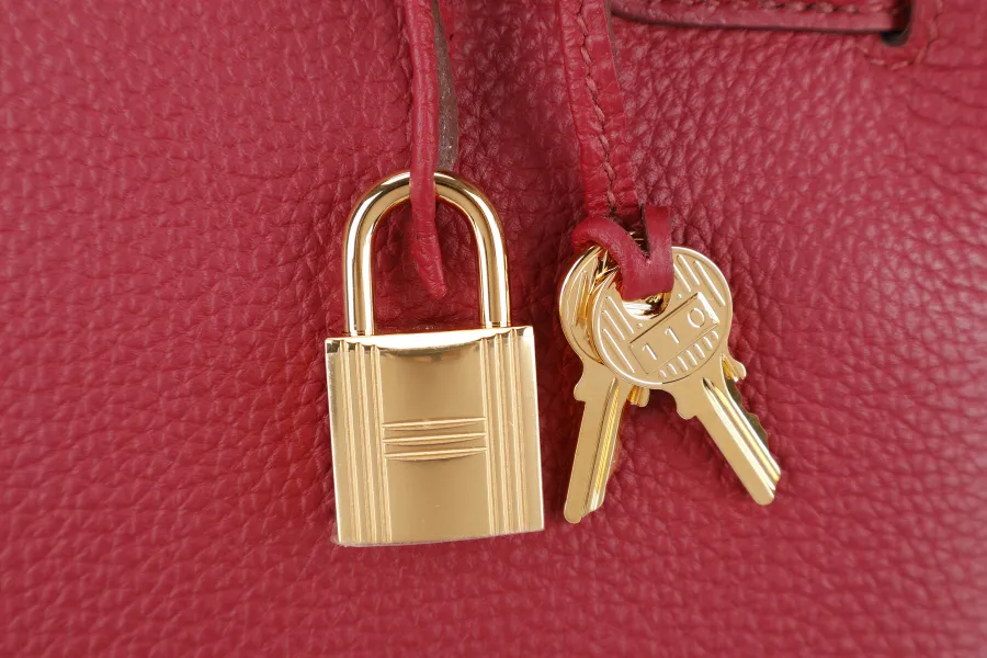HERMES KELLY 32 RUBIS TOGO GOLD HARDWARE STAMP T (2015) WITH KEYS & LOCK, RAINCOAT, STRAPS , DUST COVER AND BOX