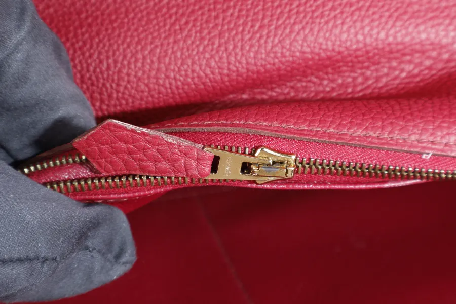 HERMES KELLY 32 RUBIS TOGO GOLD HARDWARE STAMP T (2015) WITH KEYS & LOCK, RAINCOAT, STRAPS , DUST COVER AND BOX