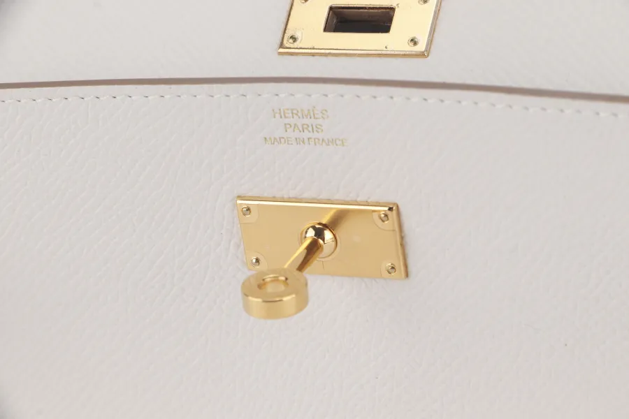 HERMES KELLY TO GO (STAMP B) GRIS PALE EPSOM LEATHER GOLD HARDWARE WITH STRAP, DUST COVER AND BOX