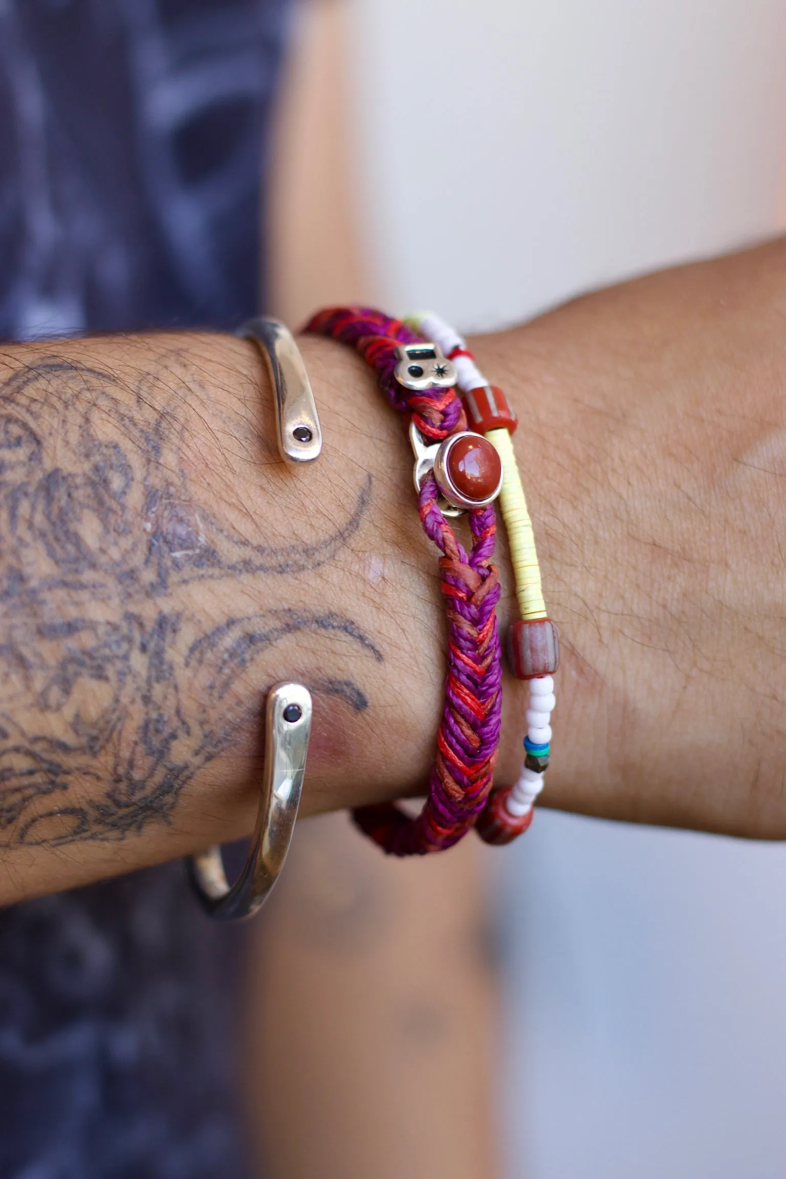 Max Icon Fishtail Button Bracelet in Cinnabar Fleck