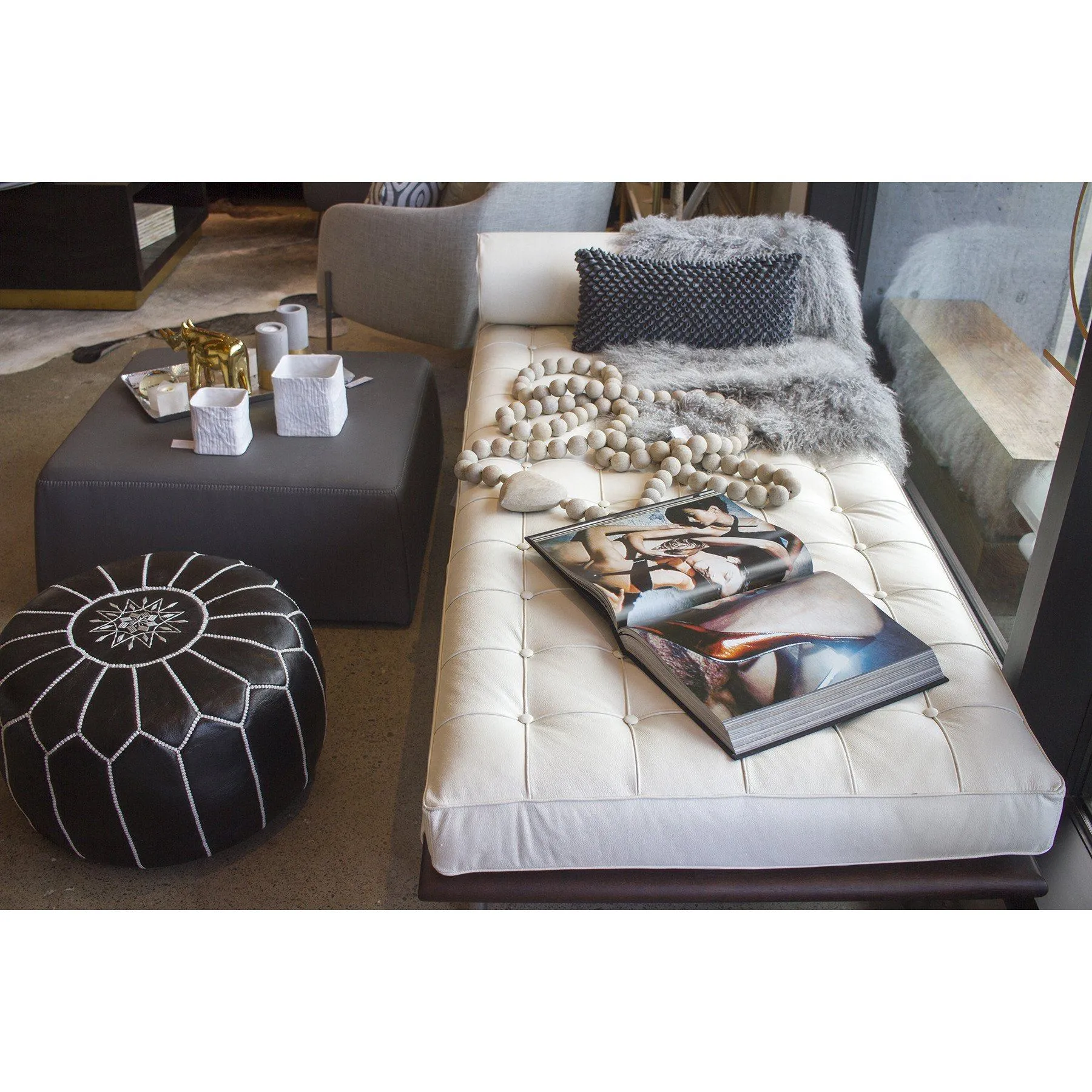 Pabellon Day Bed