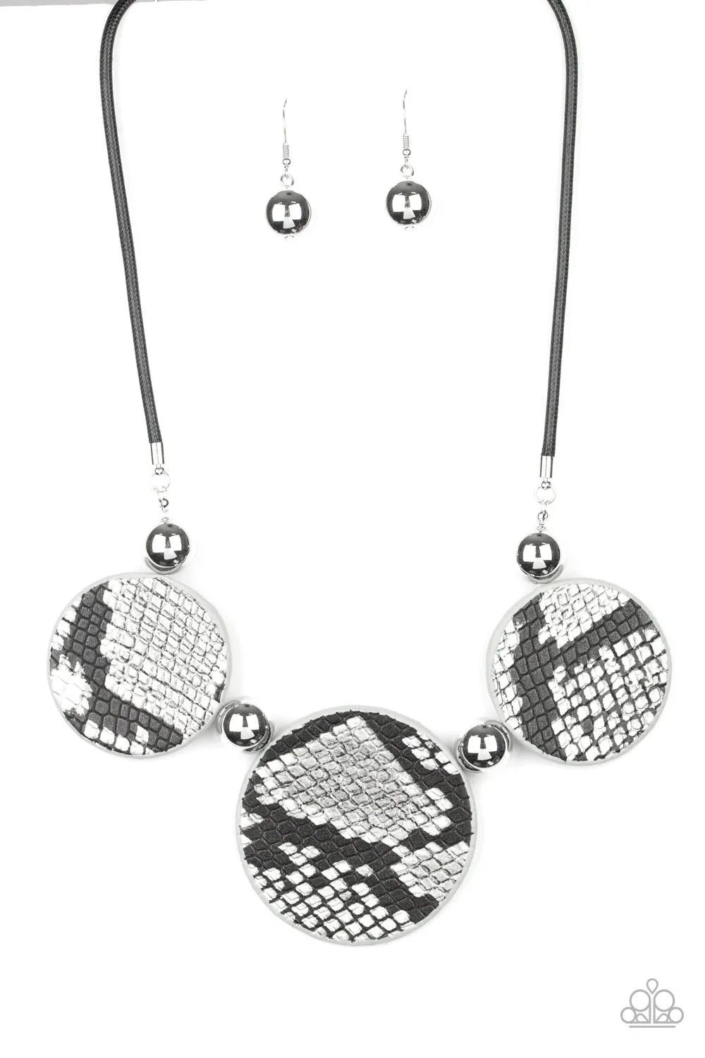 Paparazzi Viper Pit Necklace Black