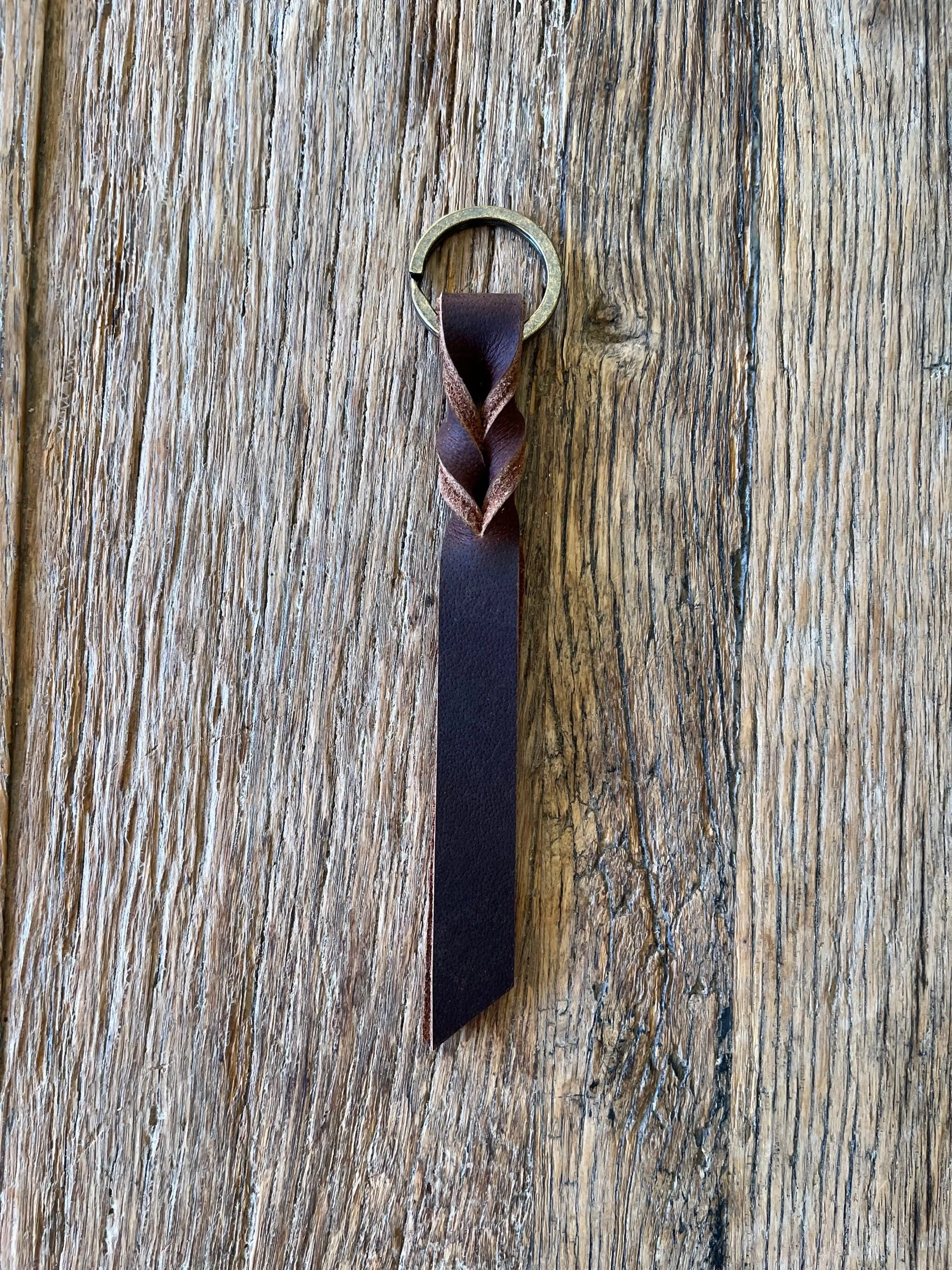 Twist detail keyfob